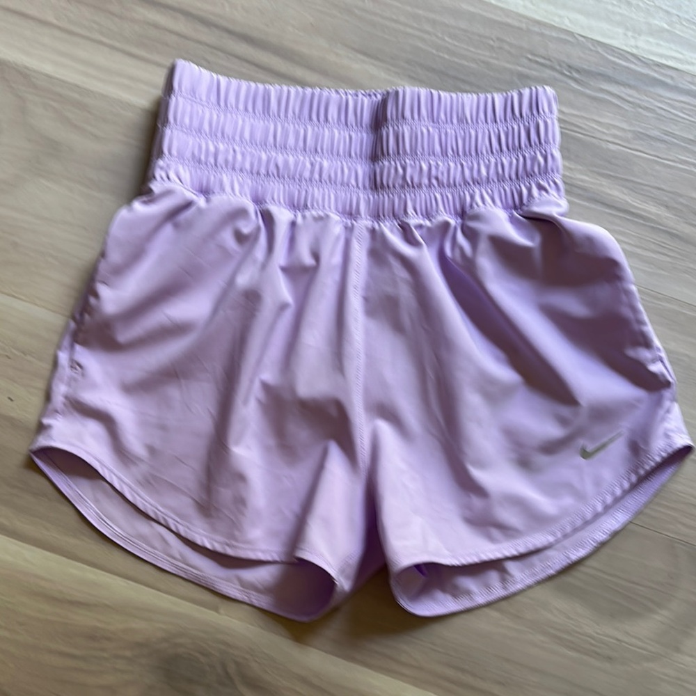 Nike High Waisted Purple Athletic Shorts Lightweight Dolphin Style Loose Fit